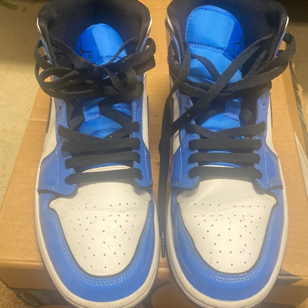 Jordan 1 Mid Signal Blue